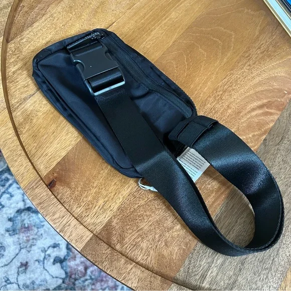 Lululemon Everywhere Belt Bag 1L in Black - Picture 2 of 9